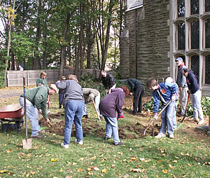 Or Hadash community at work on Garden